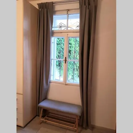 Try To Live Small In Center ! * Split