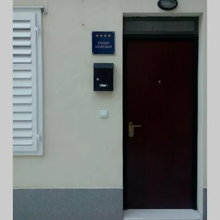 Try To Live Small In Center ! Spalato