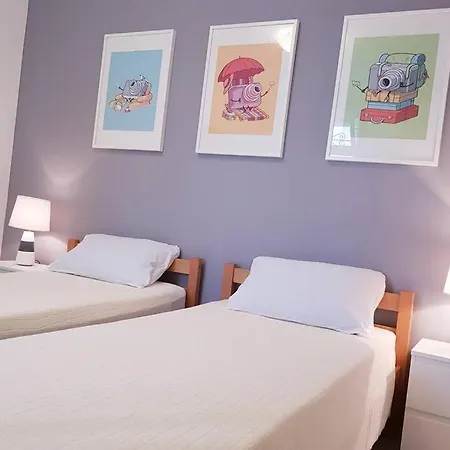 Try To Live Small In Center ! Lägenhet *