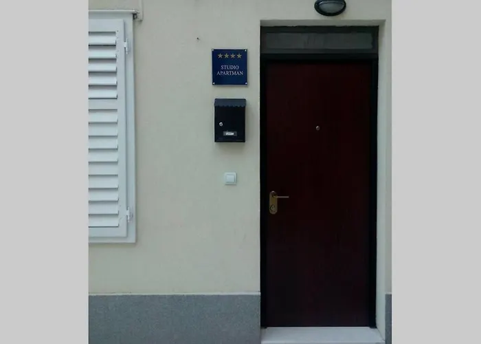 Try To Live Small In Center ! 스플리트