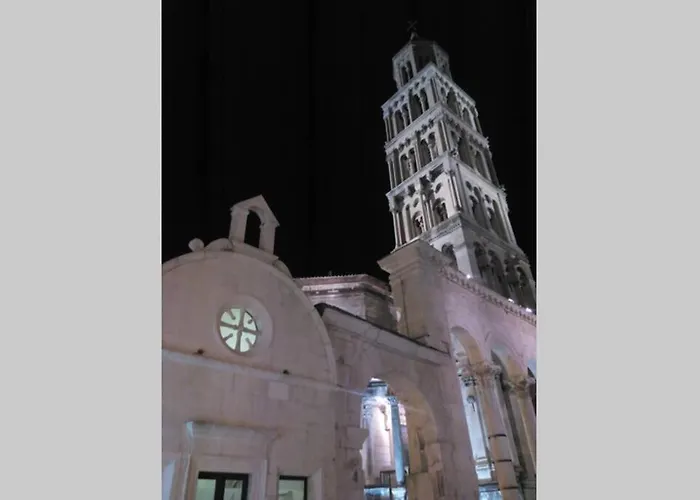 Try To Live Small In Center ! 아파트 *