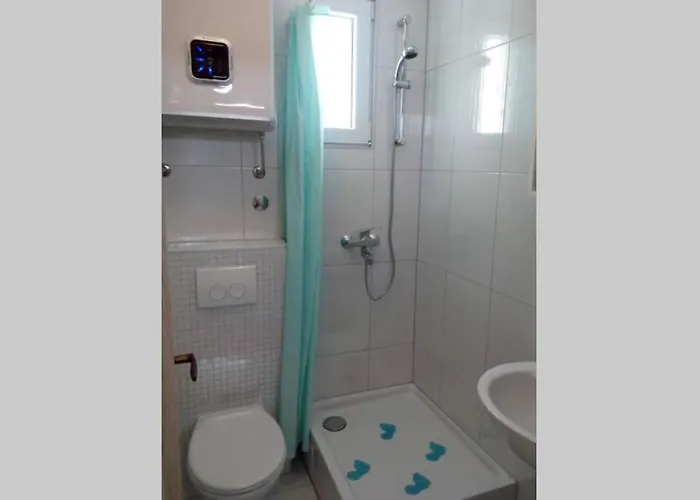 Lägenhet Try To Live Small In Center !