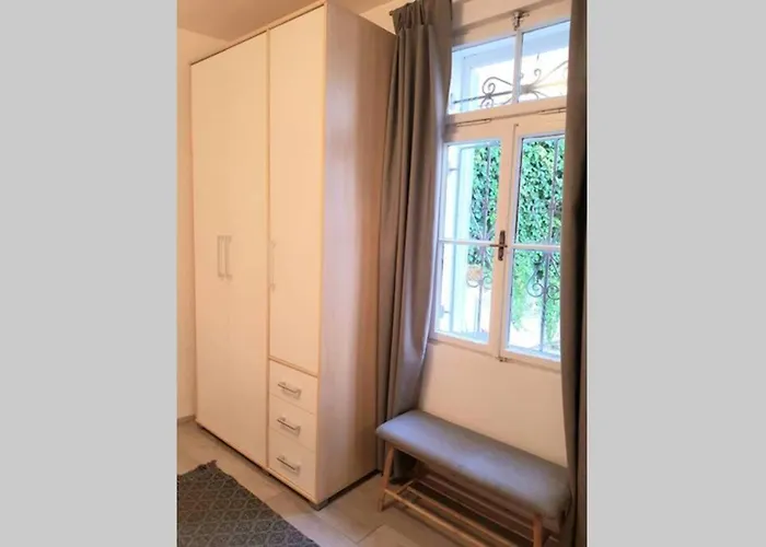 Try To Live Small In Center ! Apartment