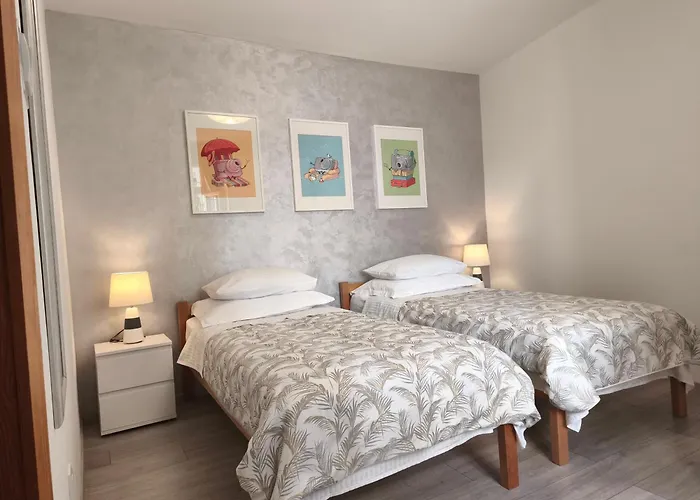 Try To Live Small In Center ! Apartment *